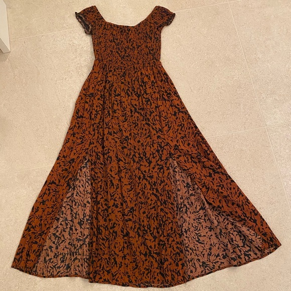 Chic Brown Patterned Midi Dress - Picture 1 of 3